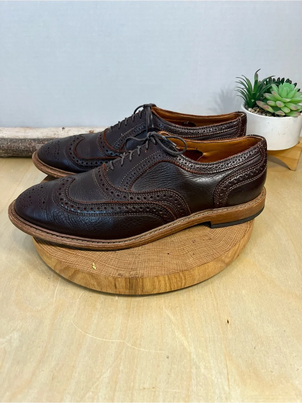 Allen Edmonds Neumok 2.0 Wingtip Oxford – Brown Leather – Men's Size 10D